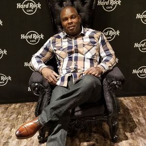 Meet your Posher, Adrian